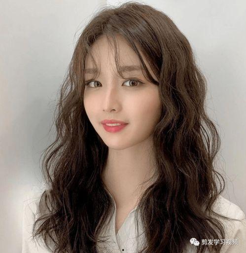 成人之美烫发视频,跟随成人之美烫发视频，轻松打造个性发型