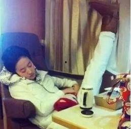 成人搞笑睡姿视频教程,笑出腹肌的成人教程揭秘